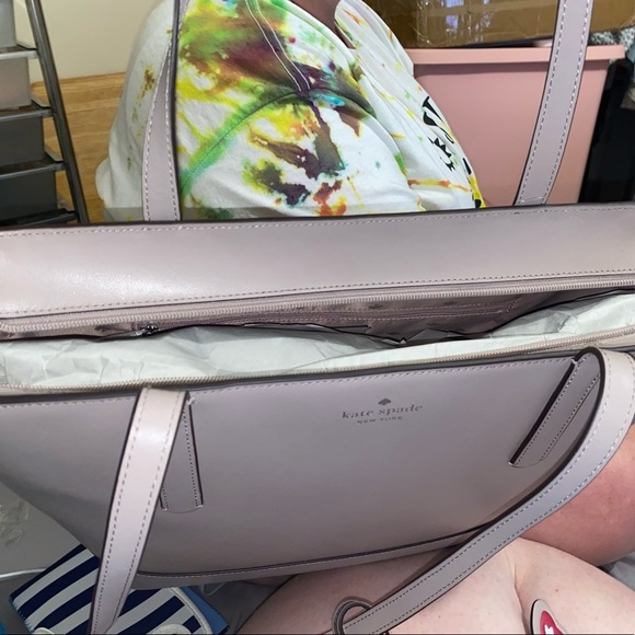 🦋 *NWT* Kate Spade New York Adley Large Tote in Taupe - Picture 3 of 5